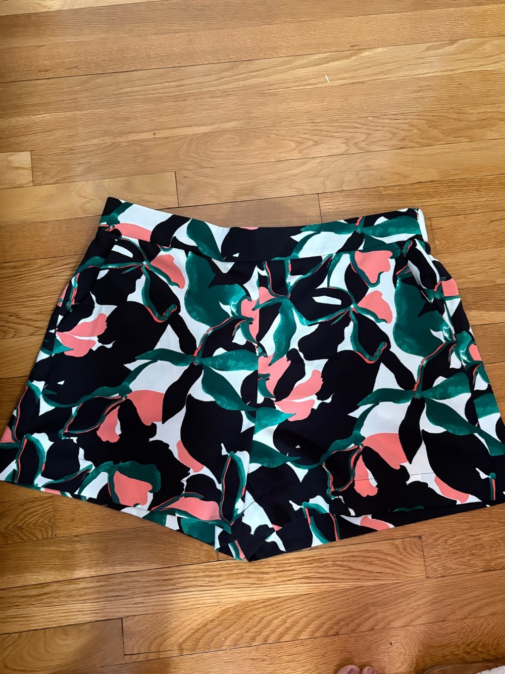 Nine West Black, Green & Coral Floral Tailored Shorts